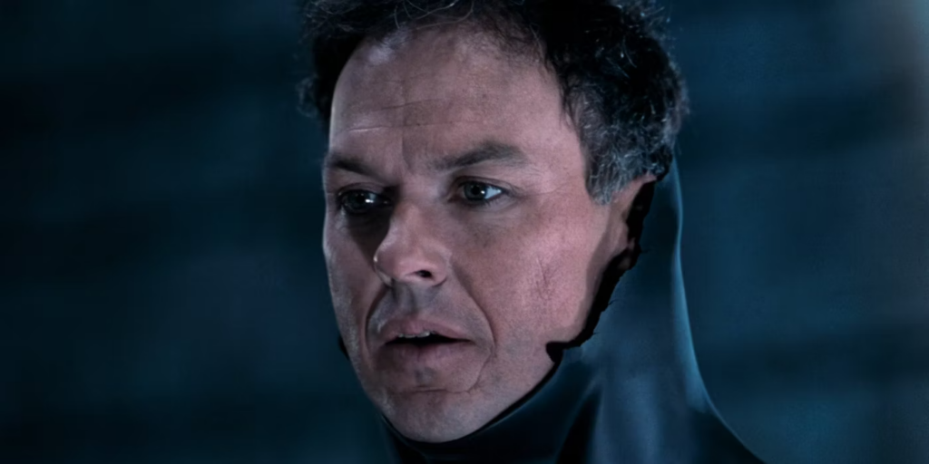 الكشف عن هويته لأحد أعداءه